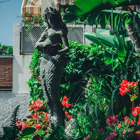 Готель Bobby Executive