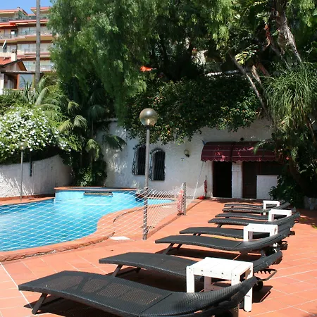 Bobby Executive Hotell 3*