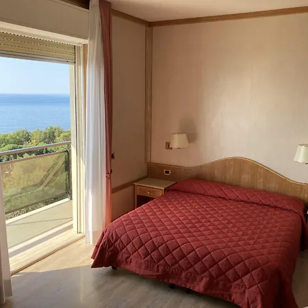 Bobby Executive 3* Санремо